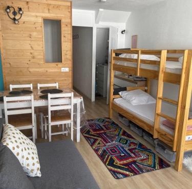Studio mongie aux pieds des pistes avec balcon