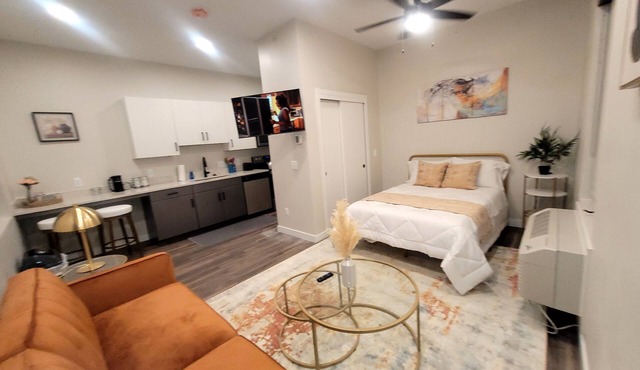 Studio Monthly & Daily Rental For Traveling Professionals,Corporate & Student's