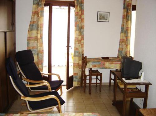 Studio n°4 agréable avec terrasse, bien situé