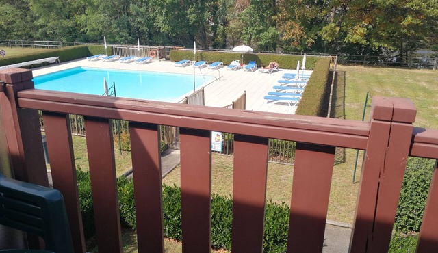 Studio near the Dordogne river, close to all amenities. Pastoral setting,