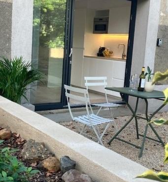 Studio neuf dans un écrin de verdure