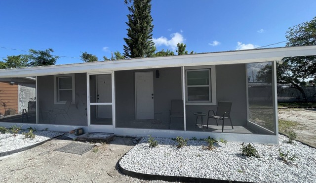 Studio near AMI Beach, Fully Furnished, Kitchenette, Enclosed Lanai”