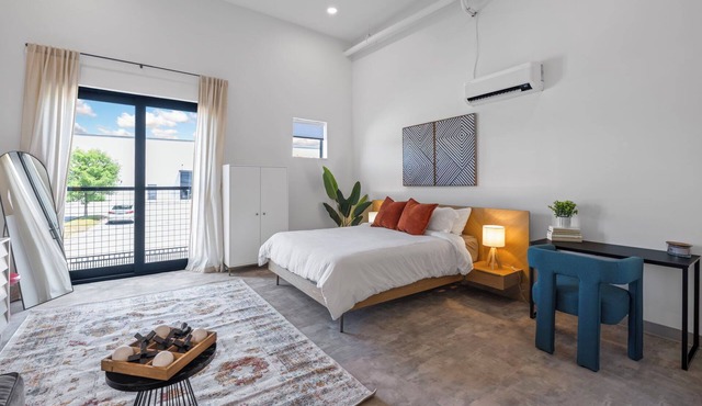 Studio | near Aquarium, Coolridge Park
