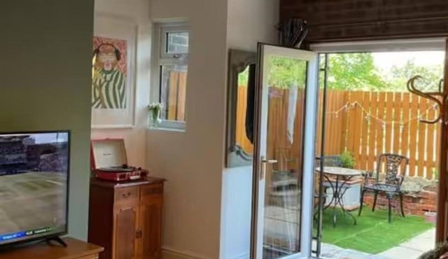 Studio Near CityCentre - Parking - Garden - Stay 4