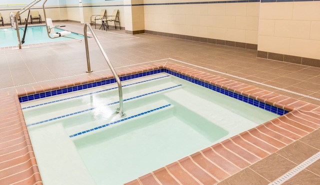 Studio Near Downtown | Breakfast + Pool Access!
