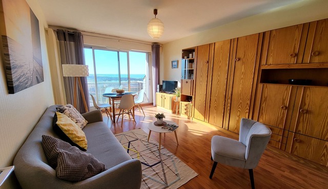 Studio near beach with private parking and balcony