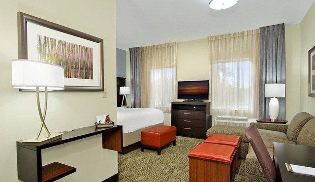 Studio Near Houston Medical Center | Outdoor Pool + 24 Hour Fitness Center
