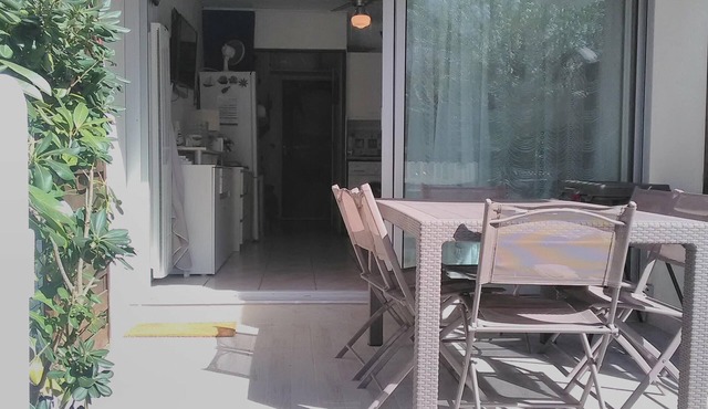 STUDIO NEAR LAKE PONANT