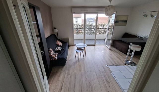 Studio 'Near RER E' with Balcony