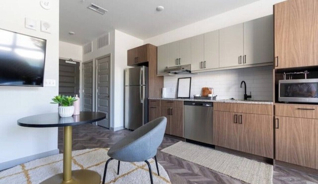 Studio near UIUC/Yugo Guest Suites An