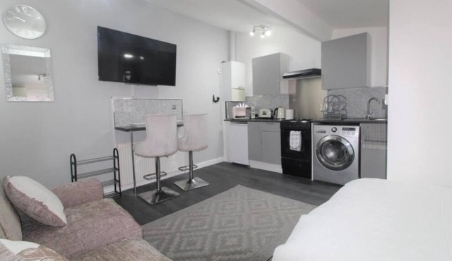 Studio Near Upton Park Station