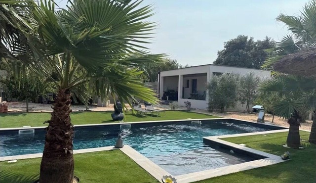 Studio near UZES with access to swimming pool