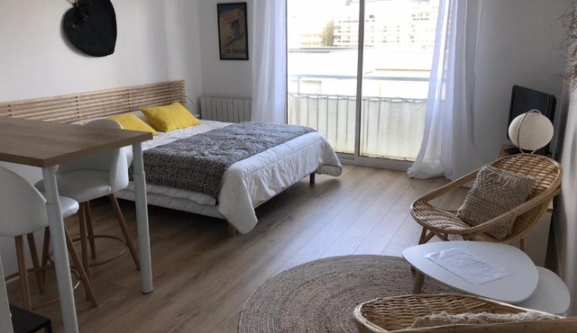 Studio neuf , à 2 pas de la plage et du port