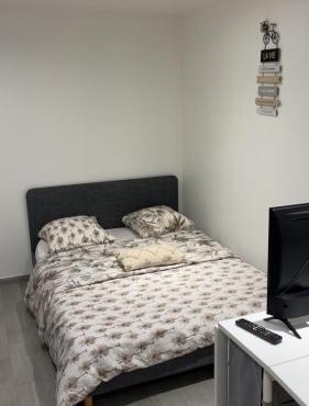 Studio neuf avec terrasse