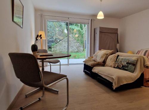 Studio neuf avec terrasse au cœur de Le Palais - FR-1-418-260