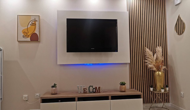 Studio Neuf Cosy, Cinéma Room RER C