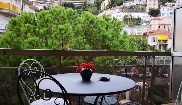 Studio Nice colline avec parking privé