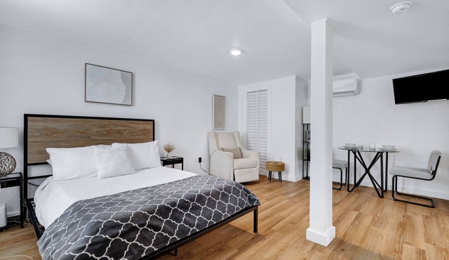 Studio Nr DT River Walk + Alamo | Games BBQ Yard