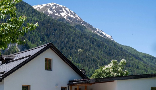 STUDIO NUNA: RENOVATED 1-ROOM FLAT IN THE FORMER MILL OF THE MOUNTAIN VILLAGE OF ARDEZ