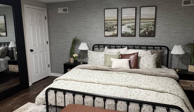 Studio oasis ready for you! …No Cleaning Fee….Near I-81, VT & Radford