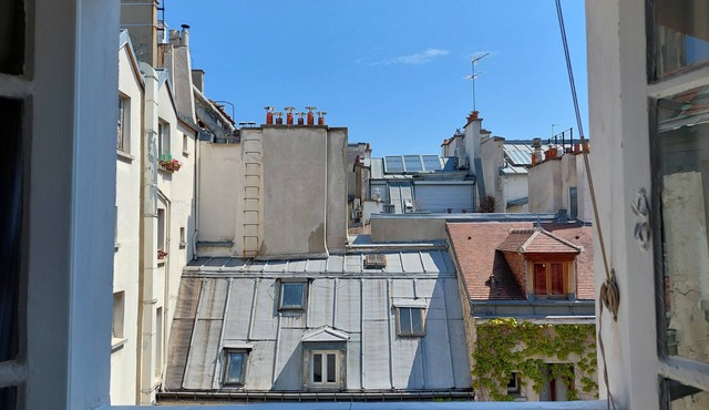 Studio on Ile Saint Louis, very quiet and charming