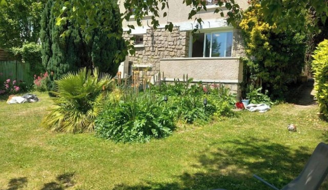 Studio on the banks of the Seine. All comforts.