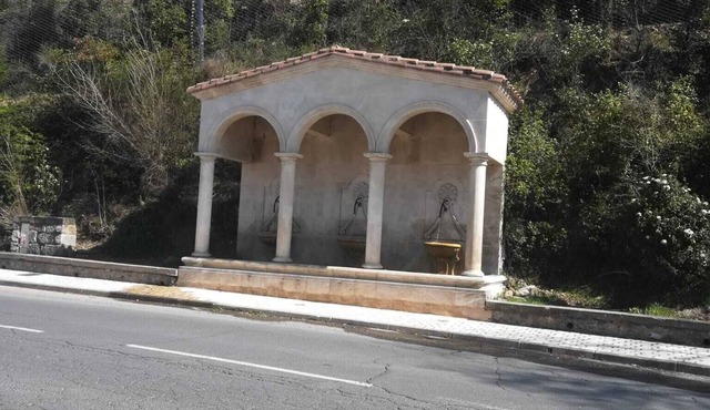 STUDIO ON THE GROUND FLOOR