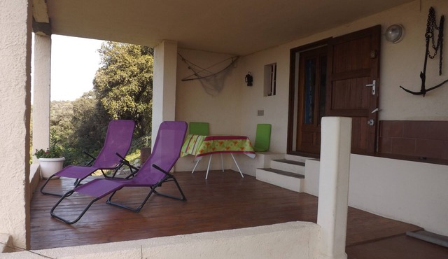 STUDIO on the ground floor of a house on wooded grounds private parking