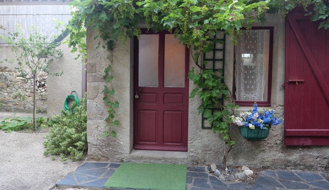 Studio overlooking garden for 2 persons