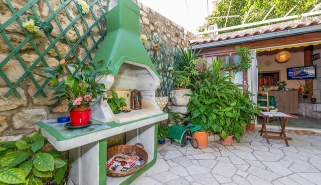 STUDIO PERFECT FOR 2 BY CITY WALLS