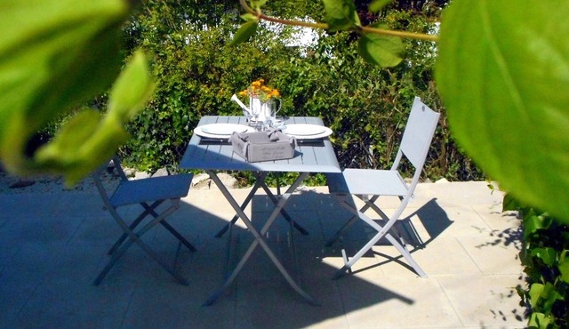 Studio "Petit Nid Cosy De L' Albret" with Private Terrace, Garden, Wi-Fi, and Laundry Area