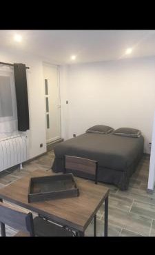 Studio Plain pied avec terrasse couverte 20m wifi et smart tv