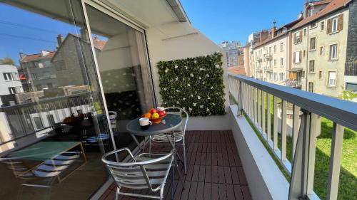 Studio plein centre, calme, parking inclus, piscine et gardien