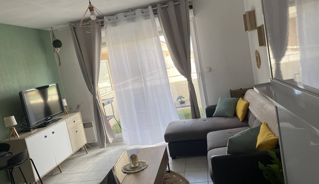 Studio pool ideal location