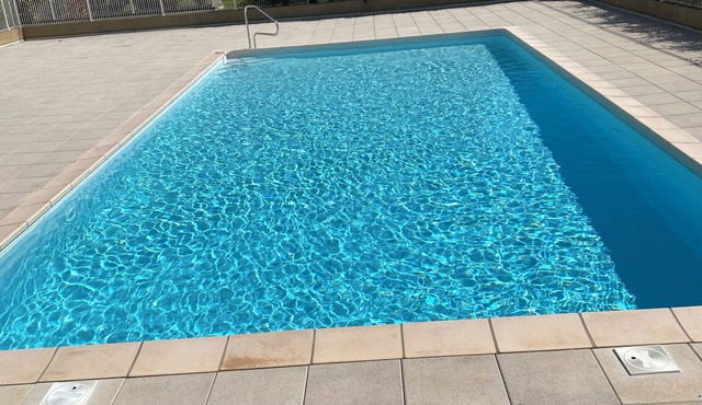 Studio pool ideal location Brignoles