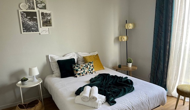 Studio Proche au Pied des Commerces de Proximité, des bus et Métro