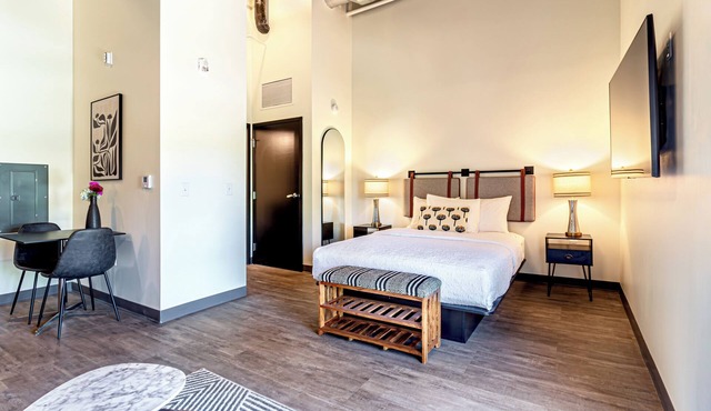 Studio Queen in the heart of downtown.