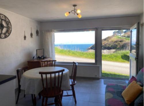 Studio rénové à 20m de la plage à Le Palais, bien équipé - FR-1-418-73