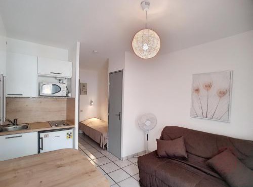 Studio rénové avec balcon, proche des Thermes de Lamalou, animaux acceptés, parking gratuit. - FR-1-451-131