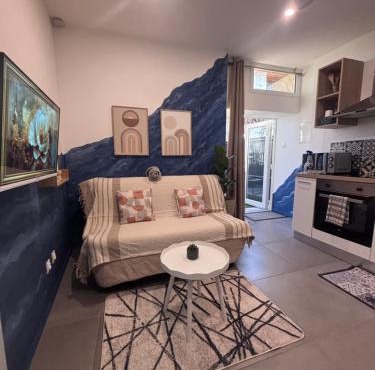 Studio Rénové tout équipé au calme proche des commerces