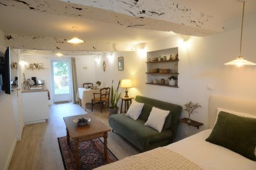 Studio rénové calme avec extérieur proche Rennes