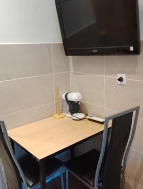 Studio RDC donnant sur trottoir