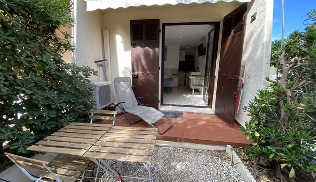 Studio Rdc-Studio-Ensuite with Shower-Garden view