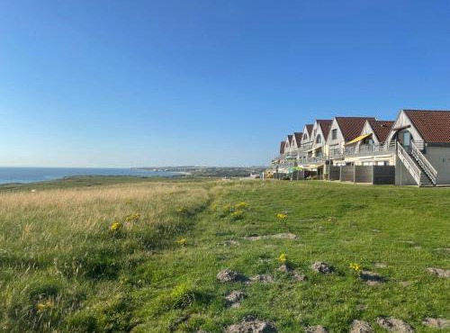 Studio refait à neuf - terrasse vue mer - la naturelle