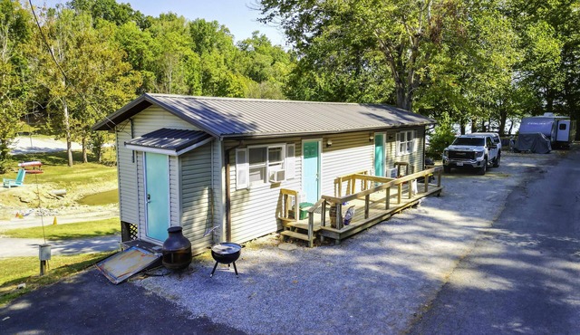 Studio Rental (Sleeps 1-4) - Studio style unit with small kitchen, bathroom, & 2 Queen Beds