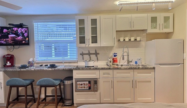 Studio Retreat Across the Street from Beautiful Siesta Key Beach