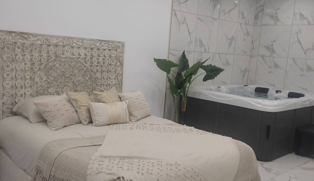 Studio Romantique Indépendant Avec Jacuzzi