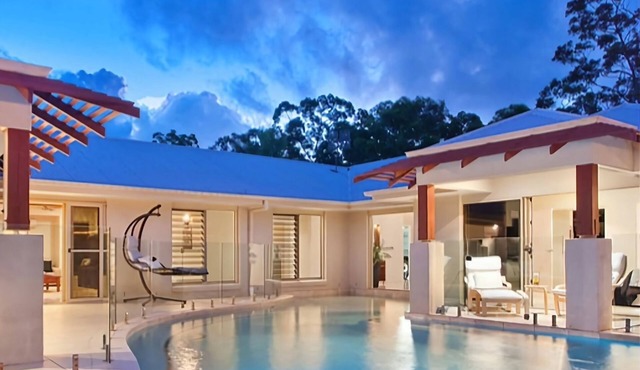 Studio room in luxury Home 5 min from the hussel and bussel of Noosaville