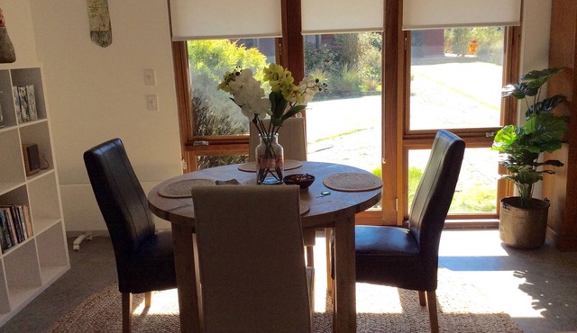 Studio Rouge in heart of old Bowral only minutes walk to shops and restaurants