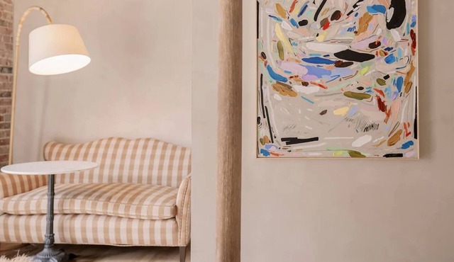 Studio Six · Vintage Chic Hideaway